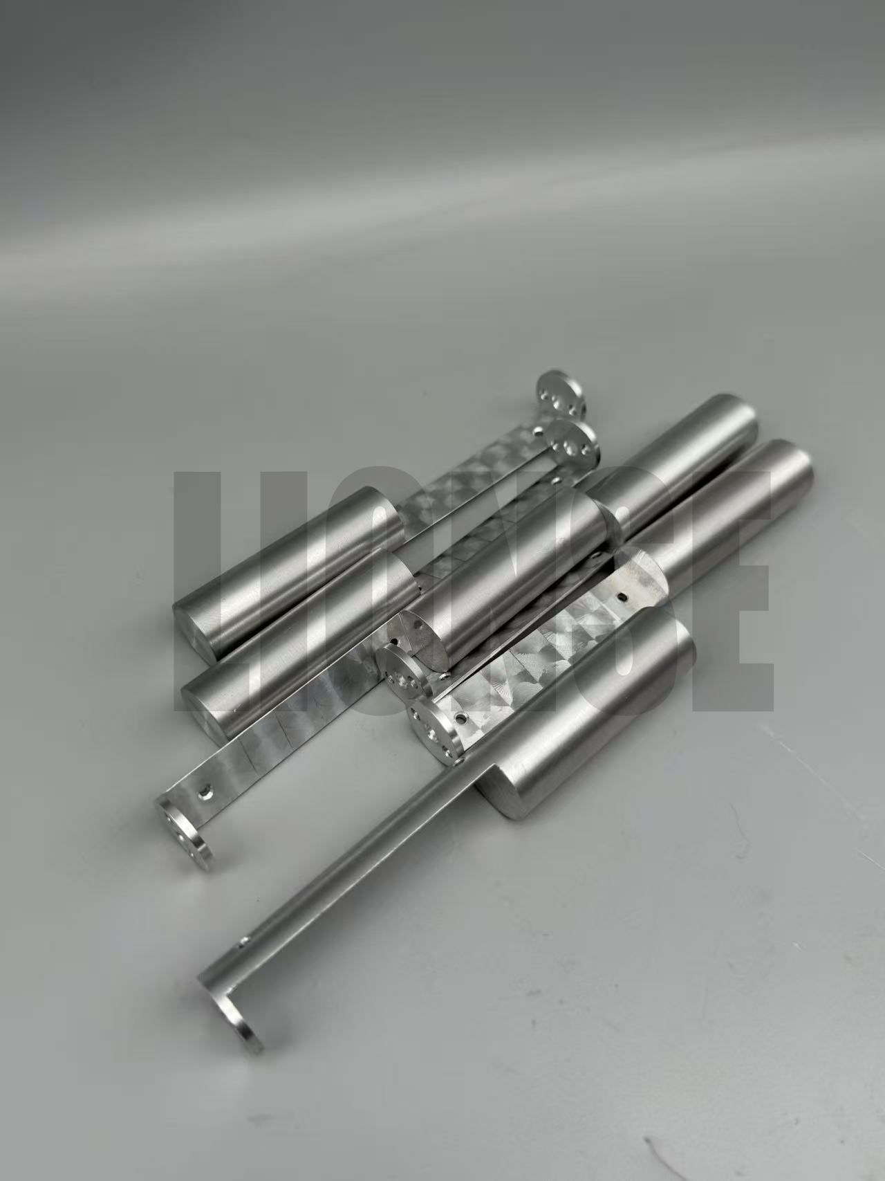 Алюминий қосқыштары сәйкес келмейтін жылу кеңею коэффициенттері мәселесін шеше ала ма?