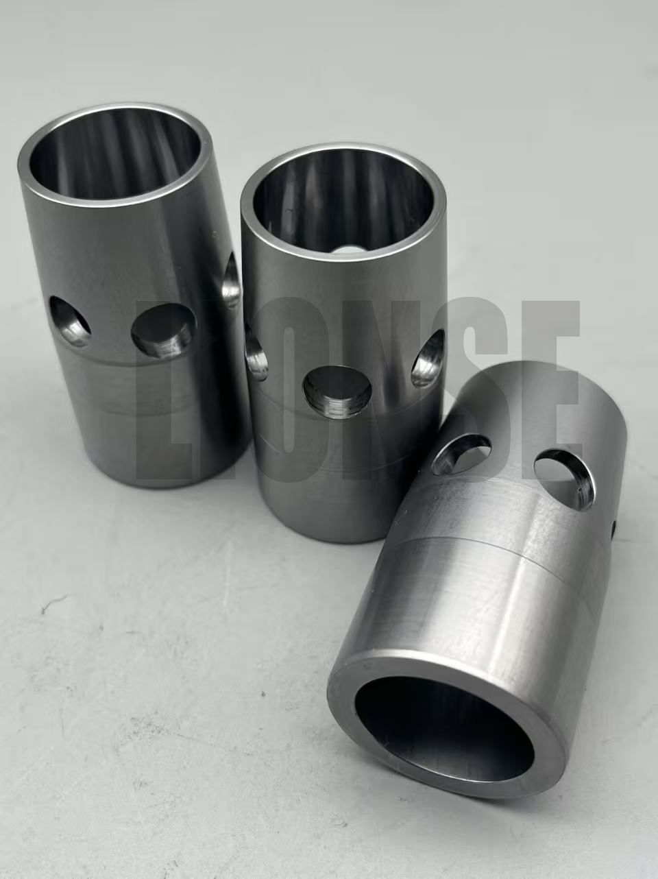 Радиалды саңылаулары бар арнайы CNC өңделген баспайтын болаттан жасалған төлке
